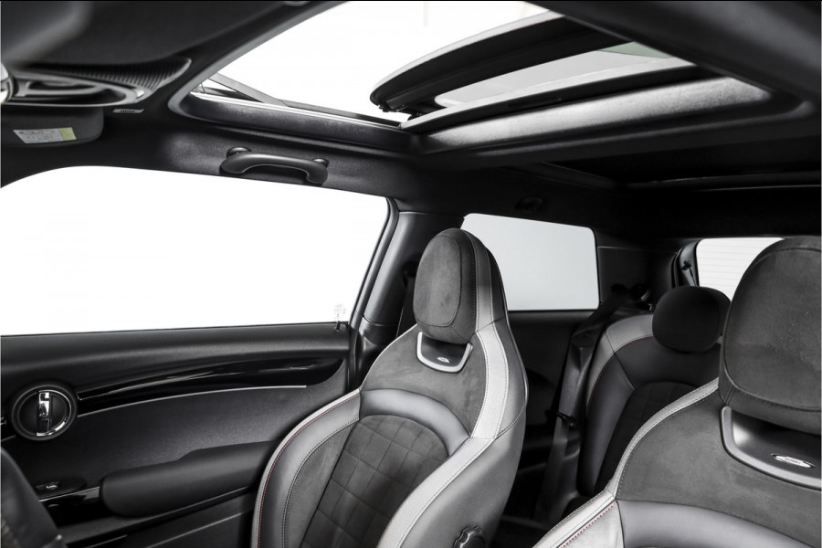 MINI Mini 2.0 Cooper S John Cooper Works 180 PK | S/K Panodak | Dig.Cockpit | Adapt.Cruise | Stoelverw. | Camera+PDC | NAV+App.Connect | Auto.Airco | LM 17" |