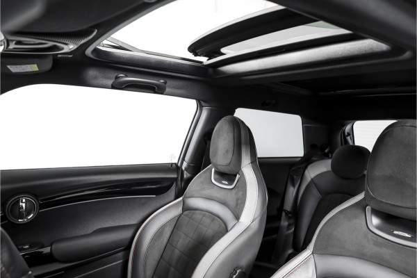 MINI Mini 2.0 Cooper S John Cooper Works 180 PK | S/K Panodak | Dig.Cockpit | Adapt.Cruise | Stoelverw. | Camera+PDC | NAV+App.Connect | Auto.Airco | LM 17" |