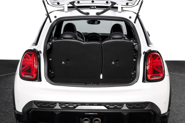 MINI Mini 2.0 Cooper S John Cooper Works 180 PK | S/K Panodak | Dig.Cockpit | Adapt.Cruise | Stoelverw. | Camera+PDC | NAV+App.Connect | Auto.Airco | LM 17" |