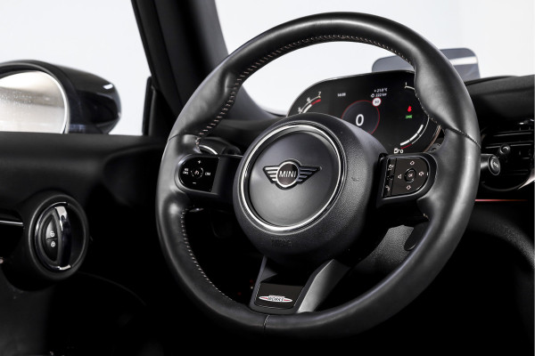 MINI Mini 2.0 Cooper S John Cooper Works 180 PK | S/K Panodak | Dig.Cockpit | Adapt.Cruise | Stoelverw. | Camera+PDC | NAV+App.Connect | Auto.Airco | LM 17" |