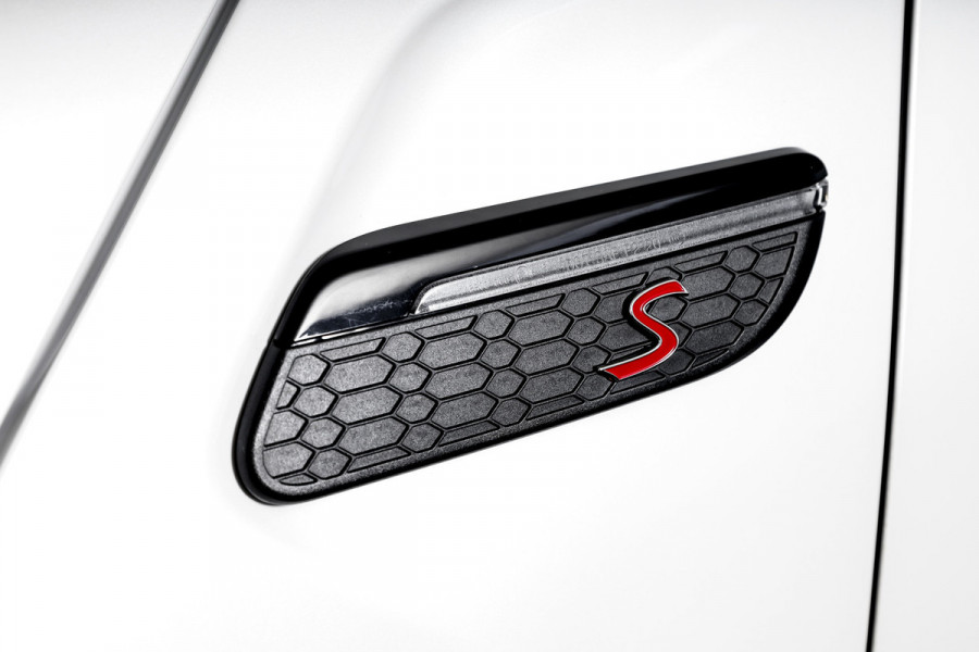 MINI Mini 2.0 Cooper S John Cooper Works 180 PK | S/K Panodak | Dig.Cockpit | Adapt.Cruise | Stoelverw. | Camera+PDC | NAV+App.Connect | Auto.Airco | LM 17" |