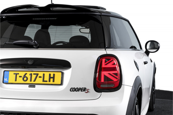 MINI Mini 2.0 Cooper S John Cooper Works 180 PK | S/K Panodak | Dig.Cockpit | Adapt.Cruise | Stoelverw. | Camera+PDC | NAV+App.Connect | Auto.Airco | LM 17" |