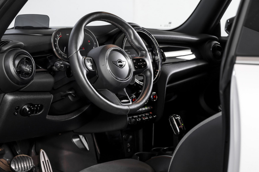MINI Mini 2.0 Cooper S John Cooper Works 180 PK | S/K Panodak | Dig.Cockpit | Adapt.Cruise | Stoelverw. | Camera+PDC | NAV+App.Connect | Auto.Airco | LM 17" |