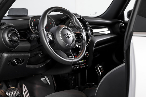 MINI Mini 2.0 Cooper S John Cooper Works 180 PK | S/K Panodak | Dig.Cockpit | Adapt.Cruise | Stoelverw. | Camera+PDC | NAV+App.Connect | Auto.Airco | LM 17" |