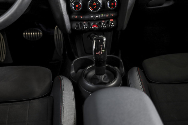 MINI Mini 2.0 Cooper S John Cooper Works 180 PK | S/K Panodak | Dig.Cockpit | Adapt.Cruise | Stoelverw. | Camera+PDC | NAV+App.Connect | Auto.Airco | LM 17" |