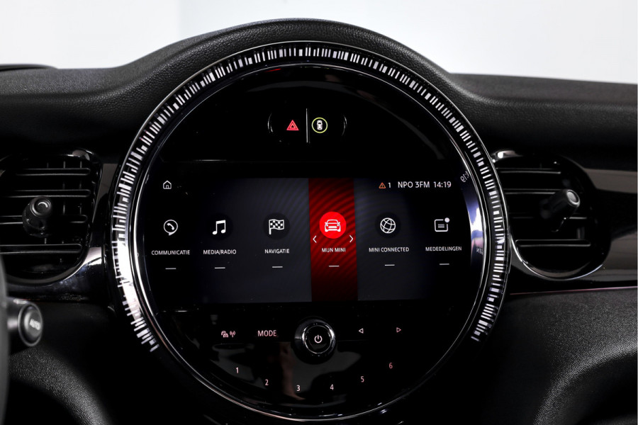 MINI Mini 2.0 Cooper S John Cooper Works 180 PK | S/K Panodak | Dig.Cockpit | Adapt.Cruise | Stoelverw. | Camera+PDC | NAV+App.Connect | Auto.Airco | LM 17" |