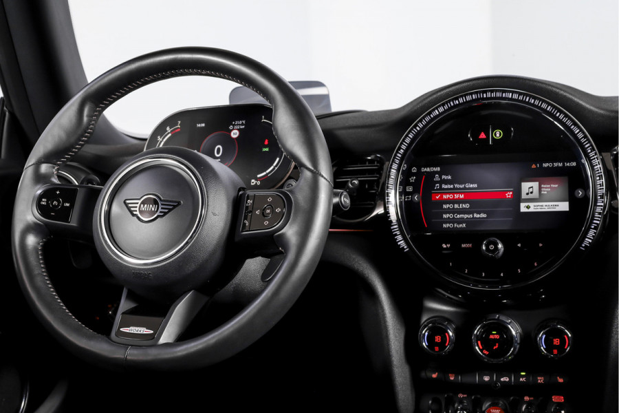 MINI Mini 2.0 Cooper S John Cooper Works 180 PK | S/K Panodak | Dig.Cockpit | Adapt.Cruise | Stoelverw. | Camera+PDC | NAV+App.Connect | Auto.Airco | LM 17" |