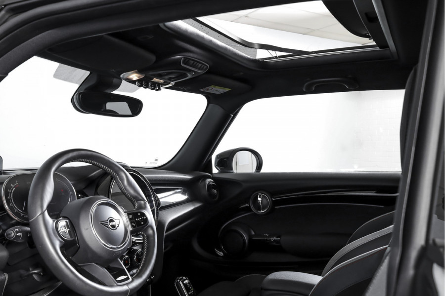 MINI Mini 2.0 Cooper S John Cooper Works 180 PK | S/K Panodak | Dig.Cockpit | Adapt.Cruise | Stoelverw. | Camera+PDC | NAV+App.Connect | Auto.Airco | LM 17" |