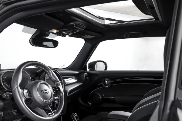 MINI Mini 2.0 Cooper S John Cooper Works 180 PK | S/K Panodak | Dig.Cockpit | Adapt.Cruise | Stoelverw. | Camera+PDC | NAV+App.Connect | Auto.Airco | LM 17" |