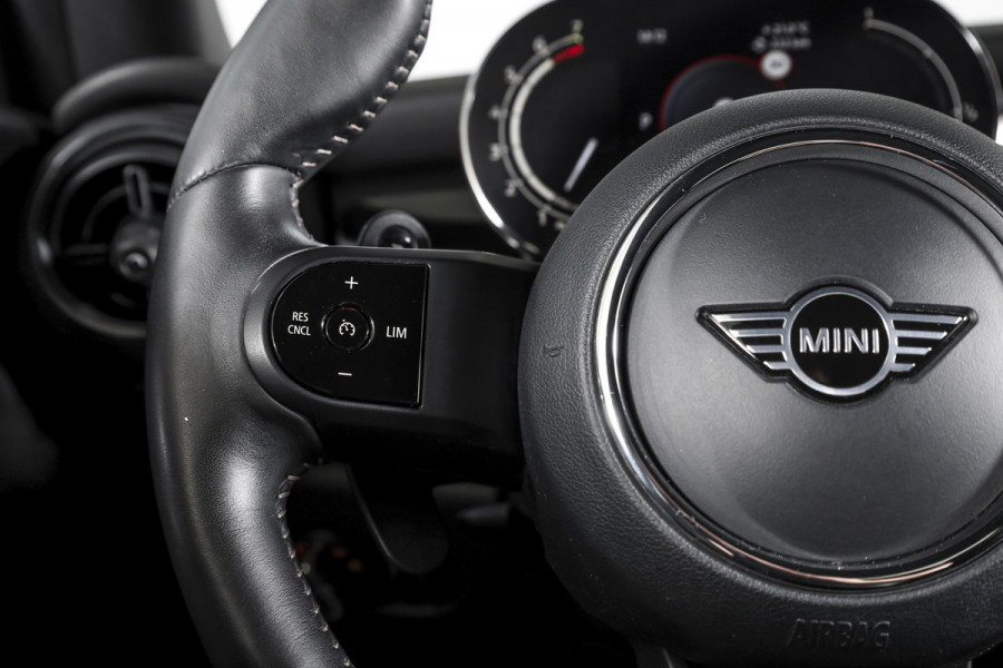 MINI Mini 2.0 Cooper S John Cooper Works 180 PK | S/K Panodak | Dig.Cockpit | Adapt.Cruise | Stoelverw. | Camera+PDC | NAV+App.Connect | Auto.Airco | LM 17" |