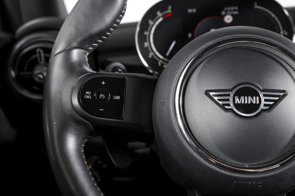 MINI Mini 2.0 Cooper S John Cooper Works 180 PK | S/K Panodak | Dig.Cockpit | Adapt.Cruise | Stoelverw. | Camera+PDC | NAV+App.Connect | Auto.Airco | LM 17" |