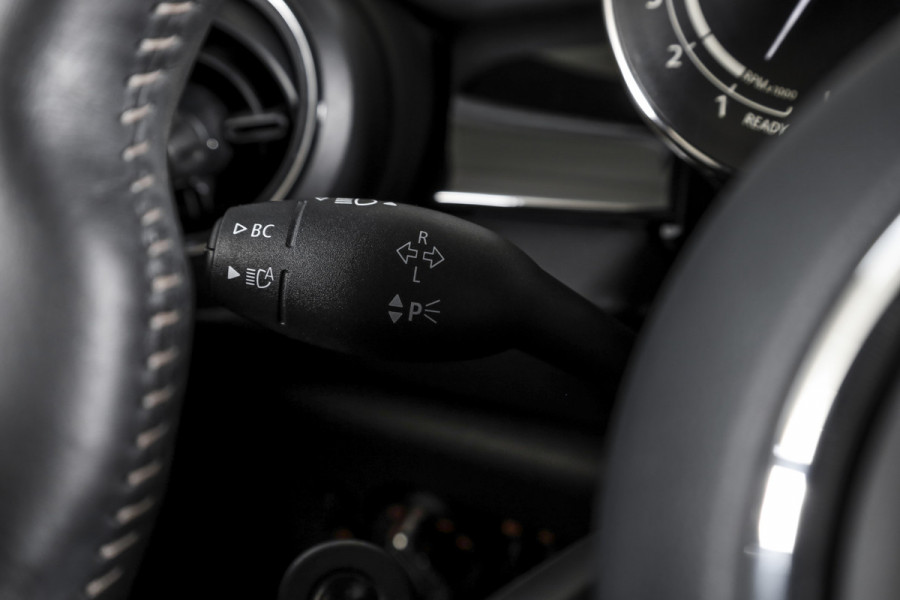 MINI Mini 2.0 Cooper S John Cooper Works 180 PK | S/K Panodak | Dig.Cockpit | Adapt.Cruise | Stoelverw. | Camera+PDC | NAV+App.Connect | Auto.Airco | LM 17" |