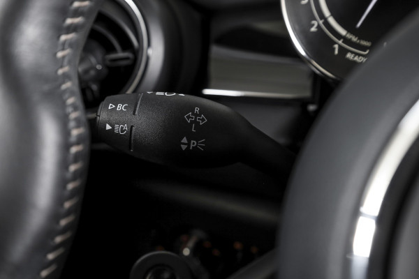 MINI Mini 2.0 Cooper S John Cooper Works 180 PK | S/K Panodak | Dig.Cockpit | Adapt.Cruise | Stoelverw. | Camera+PDC | NAV+App.Connect | Auto.Airco | LM 17" |