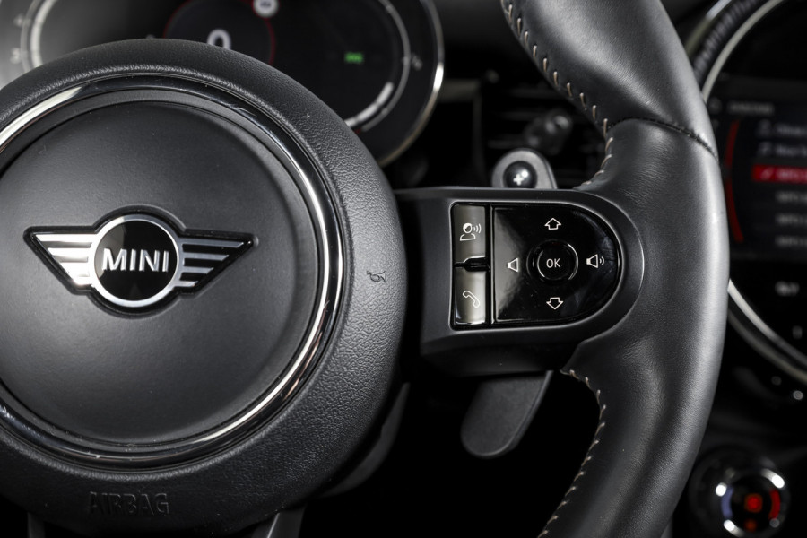 MINI Mini 2.0 Cooper S John Cooper Works 180 PK | S/K Panodak | Dig.Cockpit | Adapt.Cruise | Stoelverw. | Camera+PDC | NAV+App.Connect | Auto.Airco | LM 17" |