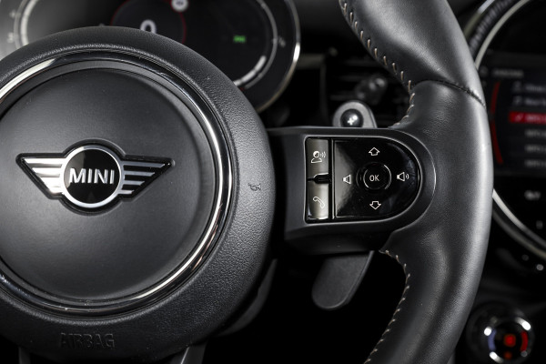 MINI Mini 2.0 Cooper S John Cooper Works 180 PK | S/K Panodak | Dig.Cockpit | Adapt.Cruise | Stoelverw. | Camera+PDC | NAV+App.Connect | Auto.Airco | LM 17" |