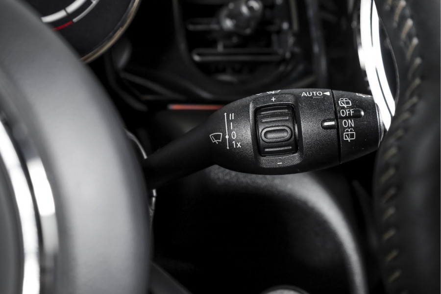 MINI Mini 2.0 Cooper S John Cooper Works 180 PK | S/K Panodak | Dig.Cockpit | Adapt.Cruise | Stoelverw. | Camera+PDC | NAV+App.Connect | Auto.Airco | LM 17" |