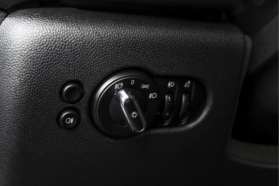 MINI Mini 2.0 Cooper S John Cooper Works 180 PK | S/K Panodak | Dig.Cockpit | Adapt.Cruise | Stoelverw. | Camera+PDC | NAV+App.Connect | Auto.Airco | LM 17" |