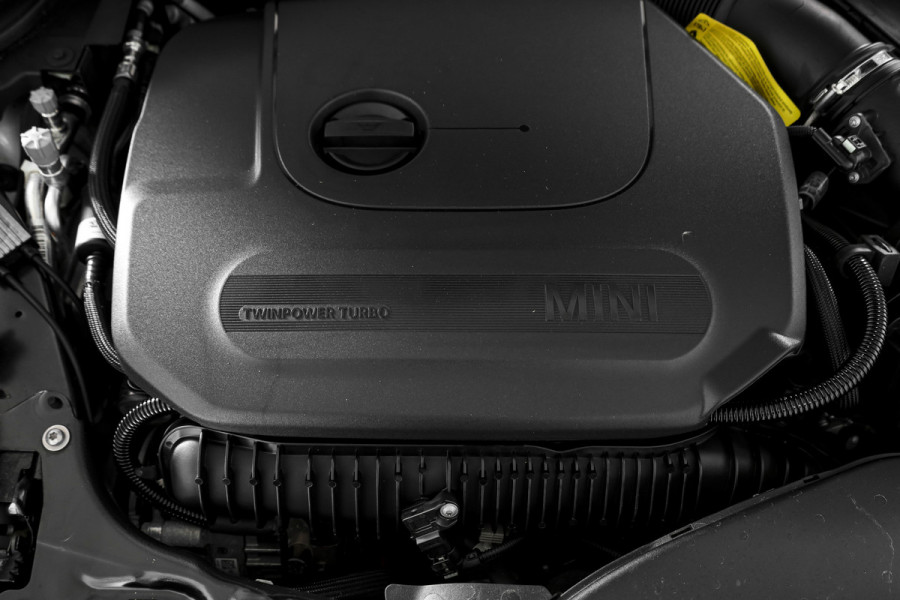 MINI Mini 2.0 Cooper S John Cooper Works 180 PK | S/K Panodak | Dig.Cockpit | Adapt.Cruise | Stoelverw. | Camera+PDC | NAV+App.Connect | Auto.Airco | LM 17" |