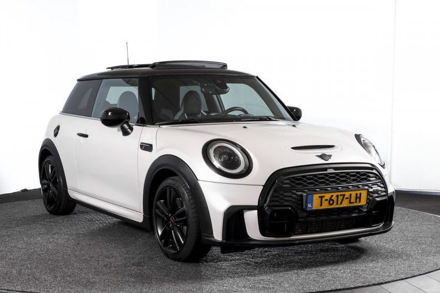 MINI Mini 2.0 Cooper S John Cooper Works 180 PK | S/K Panodak | Dig.Cockpit | Adapt.Cruise | Stoelverw. | Camera+PDC | NAV+App.Connect | Auto.Airco | LM 17" |