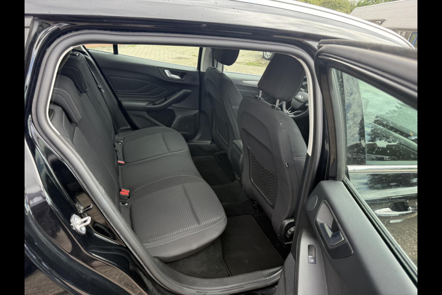 Ford FOCUS Wagon 1.0 EcoBoost Titanium Business 125pk | Trekhaak | Winterpack | B&O | Cruise Control | Navigatie |