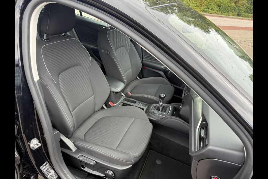 Ford FOCUS Wagon 1.0 EcoBoost Titanium Business 125pk | Trekhaak | Winterpack | B&O | Cruise Control | Navigatie |