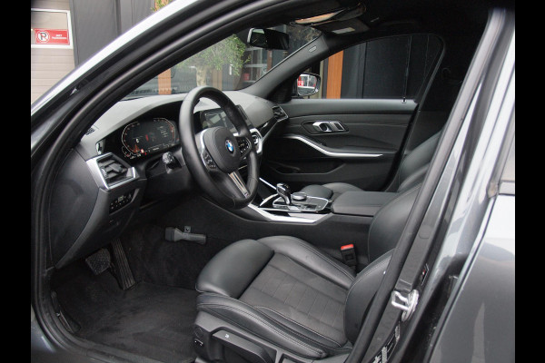 BMW 3 Serie Touring 320i Executive Edition | Sfeer Verlichting | Black Optic | Sportstoelen  | 18-Inch | NL-Auto |