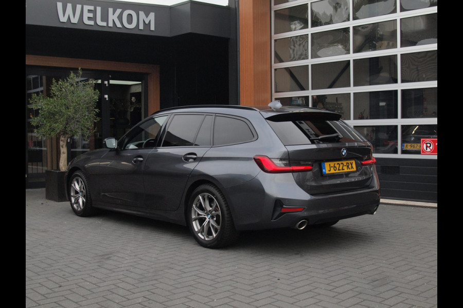 BMW 3 Serie Touring 320i Executive Edition | Sfeer Verlichting | Black Optic | Sportstoelen  | 18-Inch | NL-Auto |
