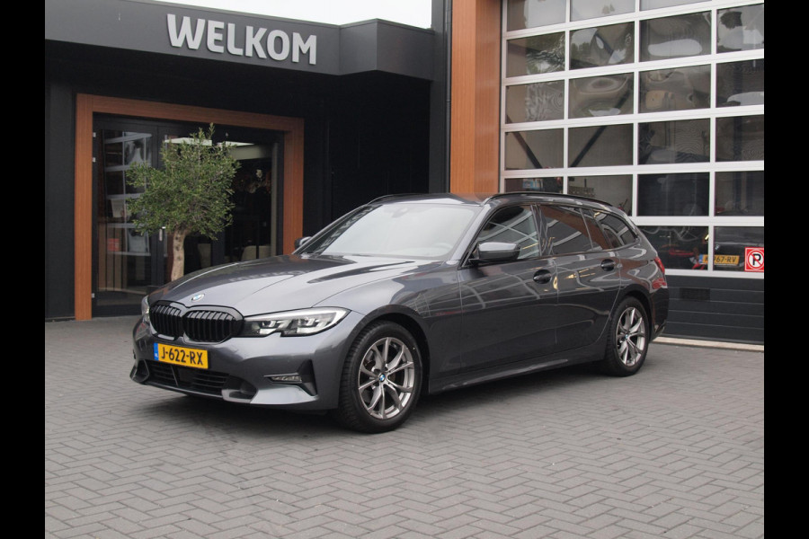 BMW 3 Serie Touring 320i Executive Edition | Sfeer Verlichting | Black Optic | Sportstoelen  | 18-Inch | NL-Auto |