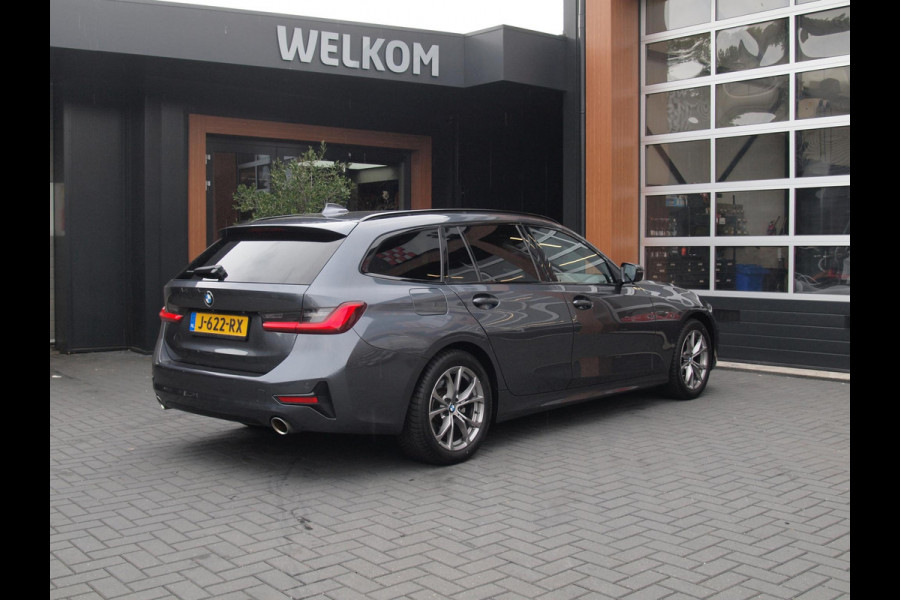 BMW 3 Serie Touring 320i Executive Edition | Sfeer Verlichting | Black Optic | Sportstoelen  | 18-Inch | NL-Auto |