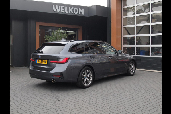 BMW 3 Serie Touring 320i Executive Edition | Sfeer Verlichting | Black Optic | Sportstoelen  | 18-Inch | NL-Auto |