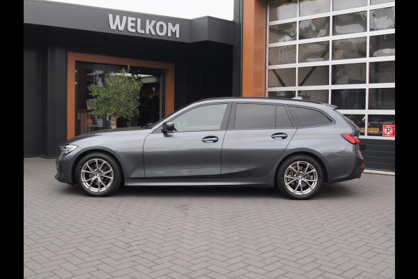 BMW 3 Serie Touring 320i Executive Edition | Sfeer Verlichting | Black Optic | Sportstoelen  | 18-Inch | NL-Auto |