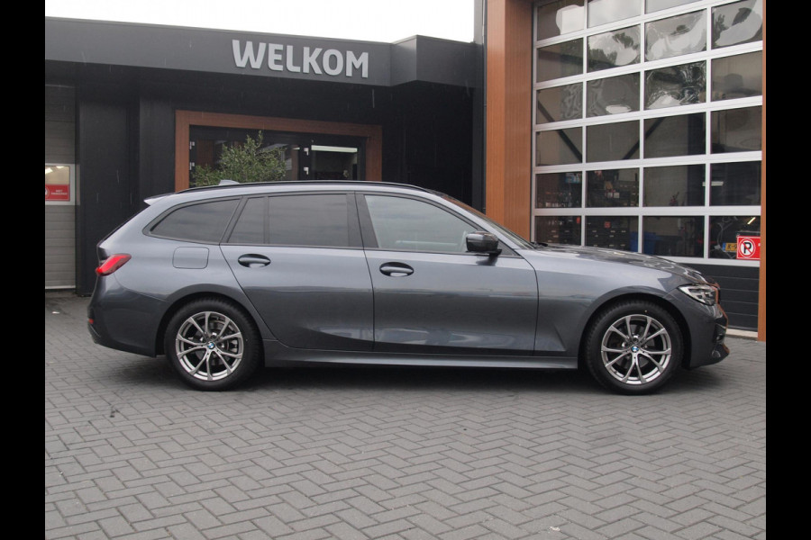 BMW 3 Serie Touring 320i Executive Edition | Sfeer Verlichting | Black Optic | Sportstoelen  | 18-Inch | NL-Auto |