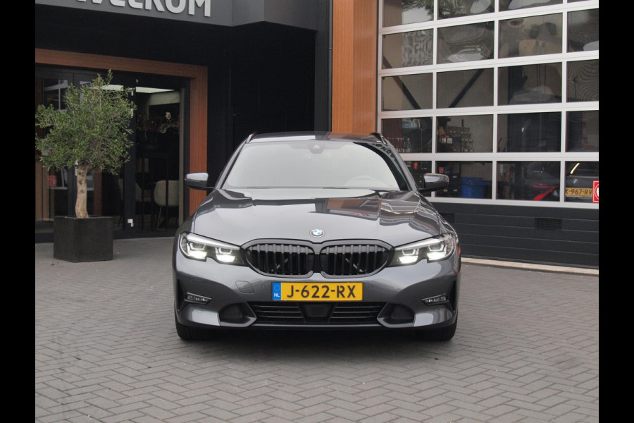 BMW 3 Serie Touring 320i Executive Edition | Sfeer Verlichting | Black Optic | Sportstoelen  | 18-Inch | NL-Auto |