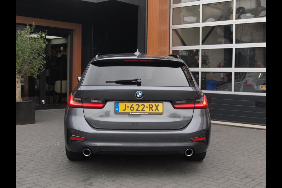 BMW 3 Serie Touring 320i Executive Edition | Sfeer Verlichting | Black Optic | Sportstoelen  | 18-Inch | NL-Auto |