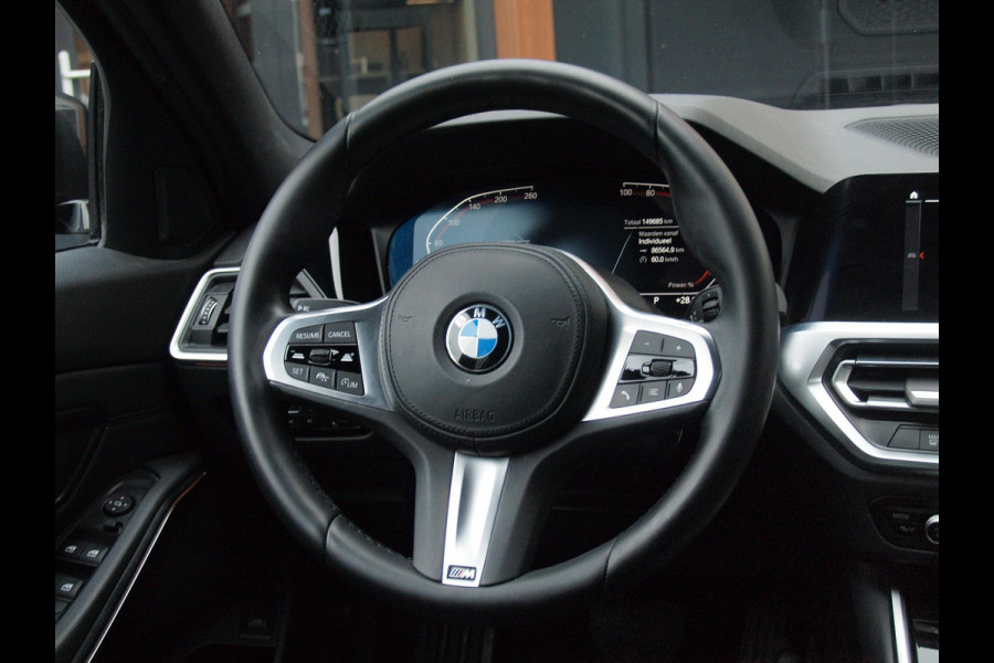 BMW 3 Serie Touring 320i Executive Edition | Sfeer Verlichting | Black Optic | Sportstoelen  | 18-Inch | NL-Auto |