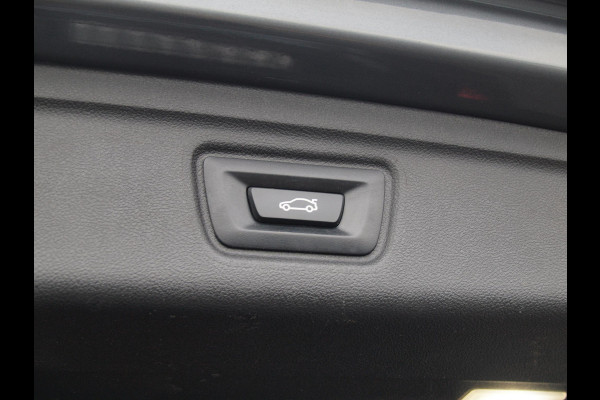 BMW 3 Serie Touring 320i Executive Edition | Sfeer Verlichting | Black Optic | Sportstoelen  | 18-Inch | NL-Auto |