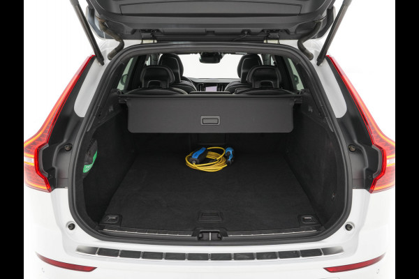 Volvo XC60 2.0 T8 Twin Engine AWD R-Design Aut. *PANO | LEATHER-MICROFIBRE | FULL-LED | BLIS | SPORTSEATS | DIGI-COCKPIT | CAMERA | NAVI-FULLMAP | LANE-ASSIST | TOWBAR | PRIVACY-GLASS | 20''ALU*