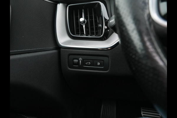 Volvo XC60 2.0 T8 Twin Engine AWD R-Design Aut. *PANO | LEATHER-MICROFIBRE | FULL-LED | BLIS | SPORTSEATS | DIGI-COCKPIT | CAMERA | NAVI-FULLMAP | LANE-ASSIST | TOWBAR | PRIVACY-GLASS | 20''ALU*
