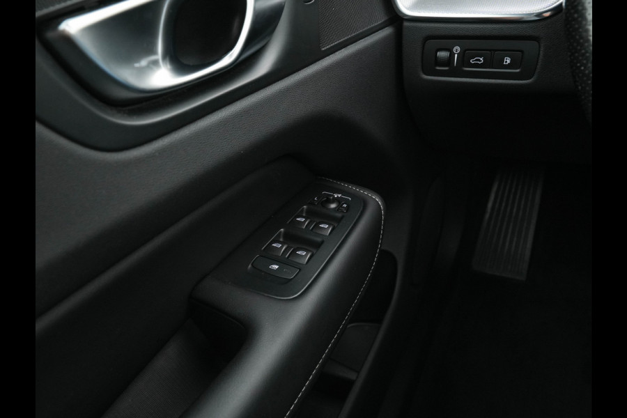 Volvo XC60 2.0 T8 Twin Engine AWD R-Design Aut. *PANO | LEATHER-MICROFIBRE | FULL-LED | BLIS | SPORTSEATS | DIGI-COCKPIT | CAMERA | NAVI-FULLMAP | LANE-ASSIST | TOWBAR | PRIVACY-GLASS | 20''ALU*