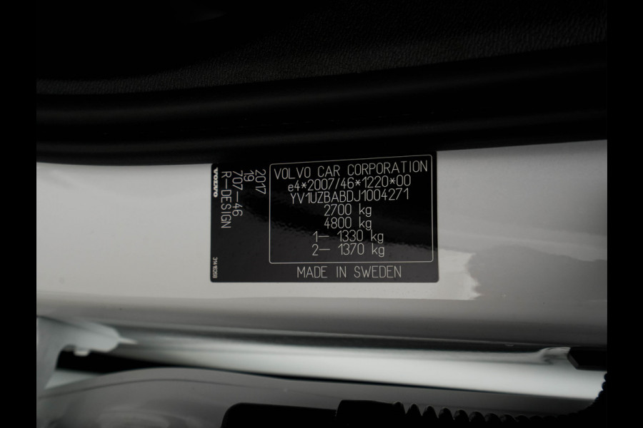 Volvo XC60 2.0 T8 Twin Engine AWD R-Design Aut. *PANO | LEATHER-MICROFIBRE | FULL-LED | BLIS | SPORTSEATS | DIGI-COCKPIT | CAMERA | NAVI-FULLMAP | LANE-ASSIST | TOWBAR | PRIVACY-GLASS | 20''ALU*