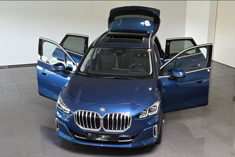 BMW 2 Serie Active Tourer 225e xDrive LUXURY ** LED, NAVI+, LEDER, PANORAMA, TREKH, DRIV. ASS+, 17-inch LMV ** 1e EIG - UNFALLFREI ** ** INFORMEER OOK NAAR ONZE AANTREKKELIJKE FINANCIAL-LEASE TARIEVEN **