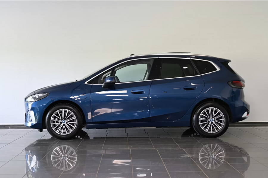 BMW 2 Serie Active Tourer 225e xDrive LUXURY ** LED, NAVI+, LEDER, PANORAMA, TREKH, DRIV. ASS+, 17-inch LMV ** 1e EIG - UNFALLFREI ** ** INFORMEER OOK NAAR ONZE AANTREKKELIJKE FINANCIAL-LEASE TARIEVEN **