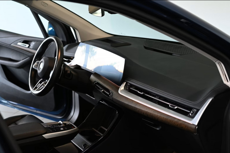 BMW 2 Serie Active Tourer 225e xDrive LUXURY ** LED, NAVI+, LEDER, PANORAMA, TREKH, DRIV. ASS+, 17-inch LMV ** 1e EIG - UNFALLFREI ** ** INFORMEER OOK NAAR ONZE AANTREKKELIJKE FINANCIAL-LEASE TARIEVEN **