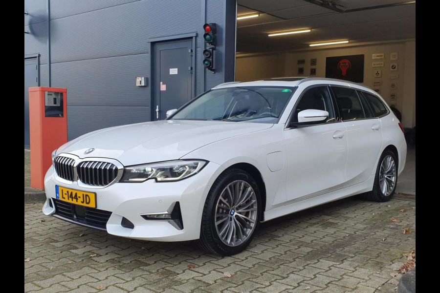 BMW 3 Serie Touring 330e High Executive / PANO / ELEKTR. TREKH. / LASER / KEYLESS / HEAD-UP / ACC / HARM-KARD.!
