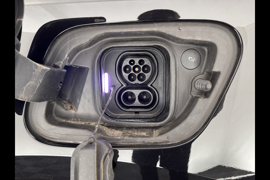Volvo XC40 Recharge P8 AWD R-Design [ 3-Fase ] (INCL-BTW) *HEATPUMP | LEATHER-ALCANTARA | DIGI-COCKPIT | FULL-LED | PREMIUM-AUDIO | TOP-VIEW | CARPLAY | NAVI-FULLMAP | ECC | PDC | HEATED-SPORTSEATS | BLIS | PRIVACY-GLASS | 19''ALU *