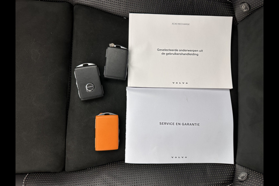 Volvo XC40 Recharge P8 AWD R-Design [ 3-Fase ] (INCL-BTW) *HEATPUMP | LEATHER-ALCANTARA | DIGI-COCKPIT | FULL-LED | PREMIUM-AUDIO | TOP-VIEW | CARPLAY | NAVI-FULLMAP | ECC | PDC | HEATED-SPORTSEATS | BLIS | PRIVACY-GLASS | 19''ALU *