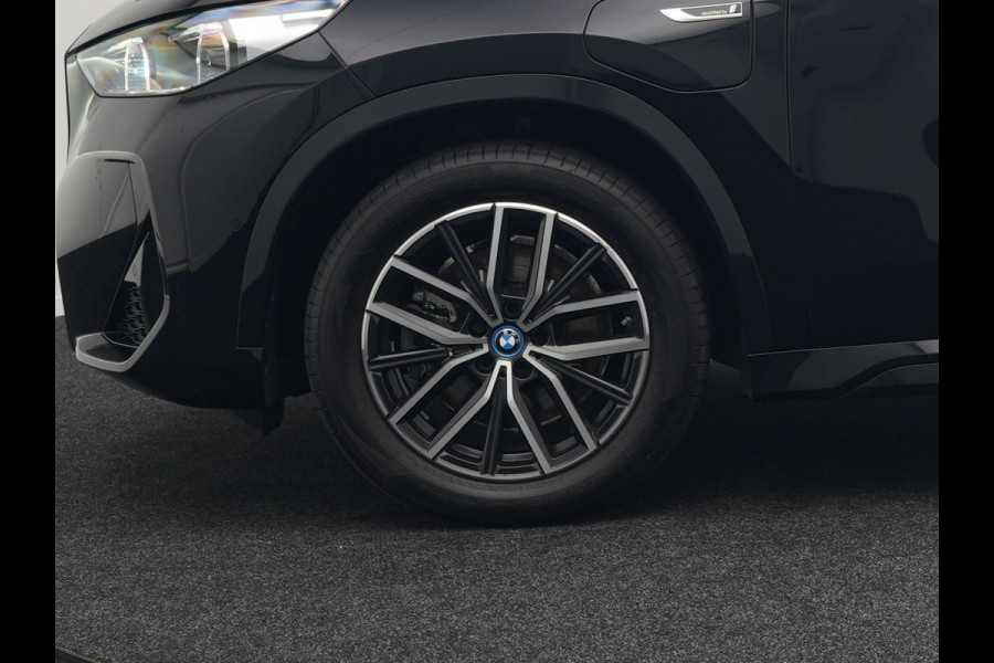 BMW X1 xDrive25e M-Sport Plug in Hybrid 245pk Dealer O.H | PHEV | Adaptive Cruise | Head-up Display | 360 Camera | Harman Kardon | Carplay | Lederen Sportstoelen Verwarmd | Sfeerverlichting |