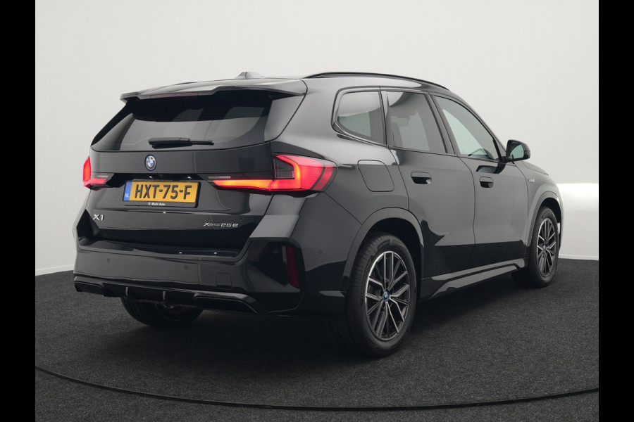 BMW X1 xDrive25e M-Sport Plug in Hybrid 245pk Dealer O.H | PHEV | Adaptive Cruise | Head-up Display | 360 Camera | Harman Kardon | Carplay | Lederen Sportstoelen Verwarmd | Sfeerverlichting |