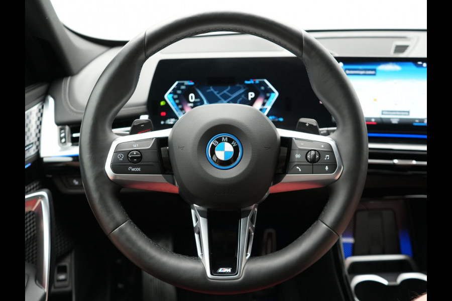 BMW X1 xDrive25e M-Sport Plug in Hybrid 245pk Dealer O.H | PHEV | Adaptive Cruise | Head-up Display | 360 Camera | Harman Kardon | Carplay | Lederen Sportstoelen Verwarmd | Sfeerverlichting |