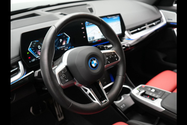 BMW X1 xDrive25e M-Sport Plug in Hybrid 245pk Dealer O.H | PHEV | Adaptive Cruise | Head-up Display | 360 Camera | Harman Kardon | Carplay | Lederen Sportstoelen Verwarmd | Sfeerverlichting |